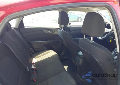 2021 Kia Forte Lxs z USA, uszkodzony, nr VIN 3KPF24AD2ME298481